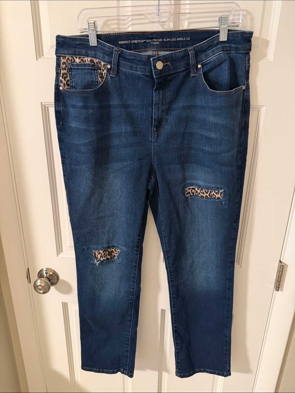 Chico's Perfect Stretch Girlfriend Slim Leg
Ankle Jeans Leopard Print Accents 10
